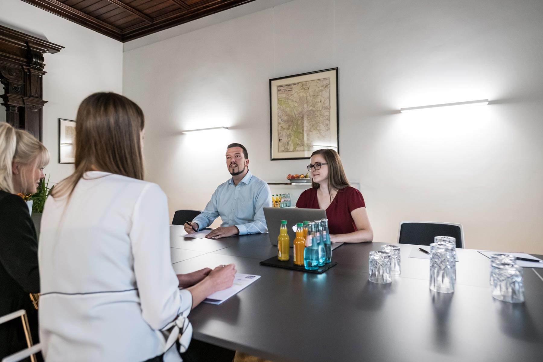 Besprechung zur Verwaltung eines Mehrfamilienhauses