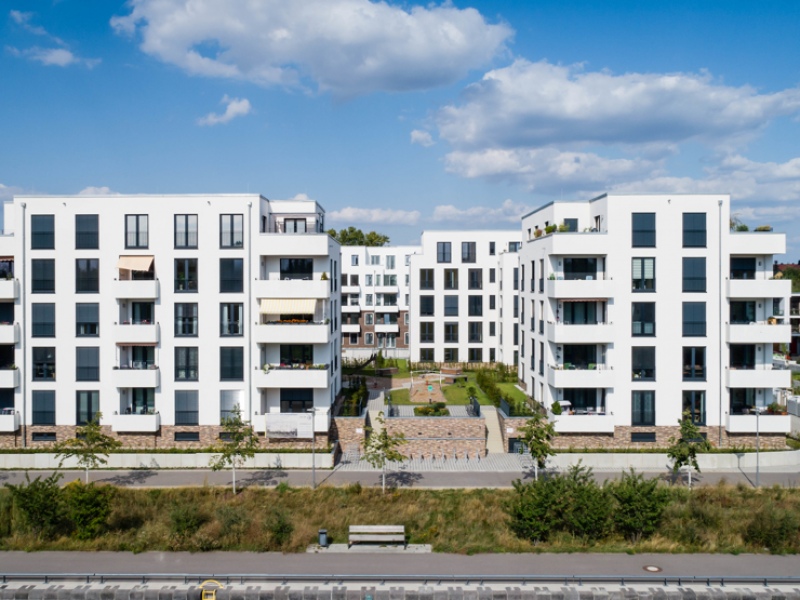 // JETZT EINZIEHEN -  Bad mit Wanne u. Dusche - Gäste-WC - Fußbodenheizung - Balkon - TG //